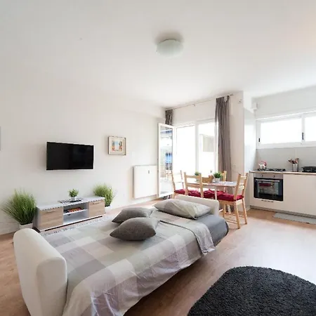 Cozy Terraced Studio Near Venice מסטרה
