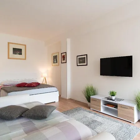 Cozy Terraced Studio Near Venice דירה