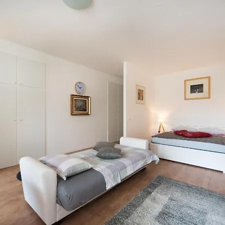 Cozy Terraced Studio Near Venice *